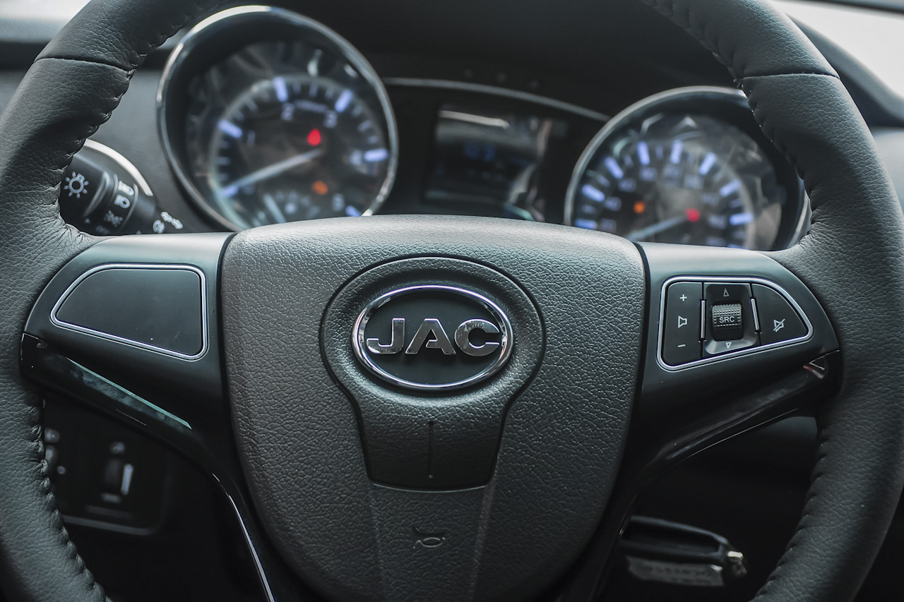 2015款帅铃T6 2.8T手动柴油进取型长轴HFC4DA1-2C