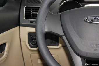 2015款奇瑞E3 1.5L手动风尚型 钛辉银