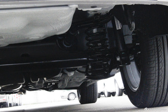 2015款奇瑞E3 1.5L手动风尚型 钛辉银