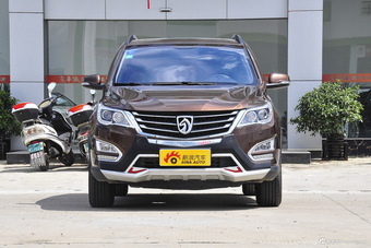 2016款 宝骏560 1.8L手动豪华型 大地棕