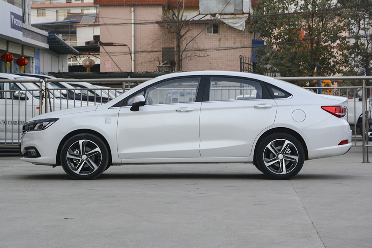 2018款北汽绅宝D50 1.5L CVT尊贵智联版 