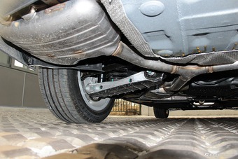 2017款奥迪A4L 2.0T自动40TFSI时尚型 花剑银