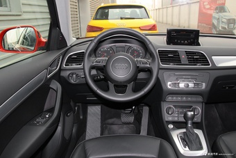 2017款奥迪Q3 2.0T自动35 TFSI风尚型