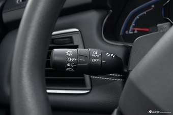 2016款锐3 1.6L CVT尊享型天窗版