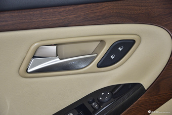 2015款海马M8 1.8T自动舒适型