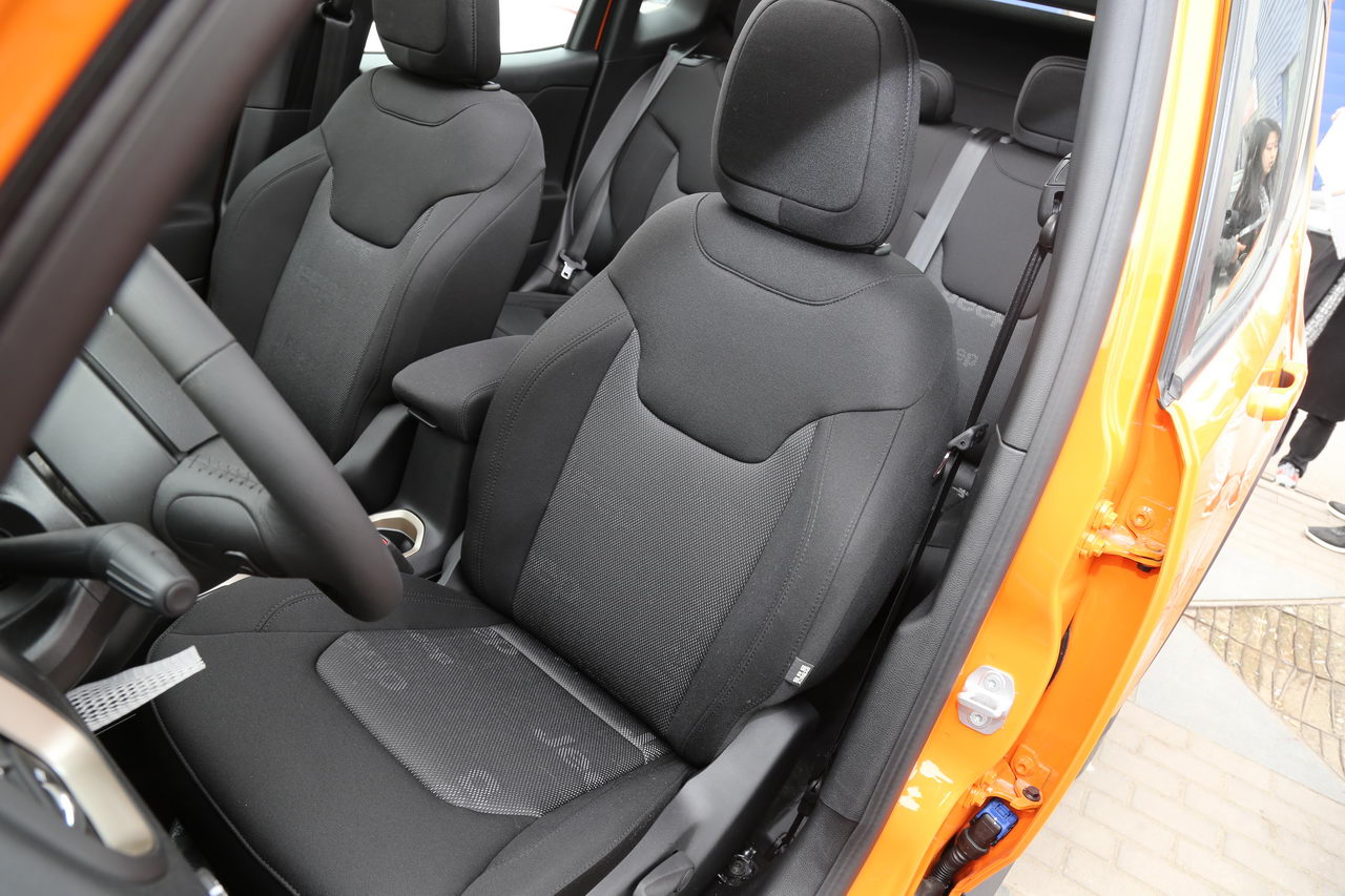 2017款自由侠2.0L自动四驱越能敞篷版