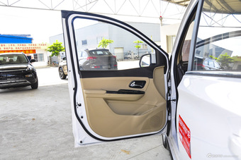 2015款五菱宏光S1 1.5L手动舒适型 白