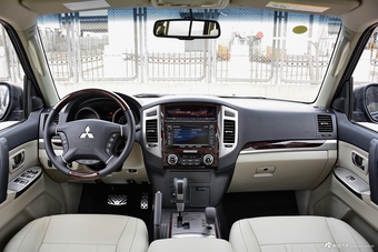 2016款帕杰罗V97 3.8L V6 GLS中东版