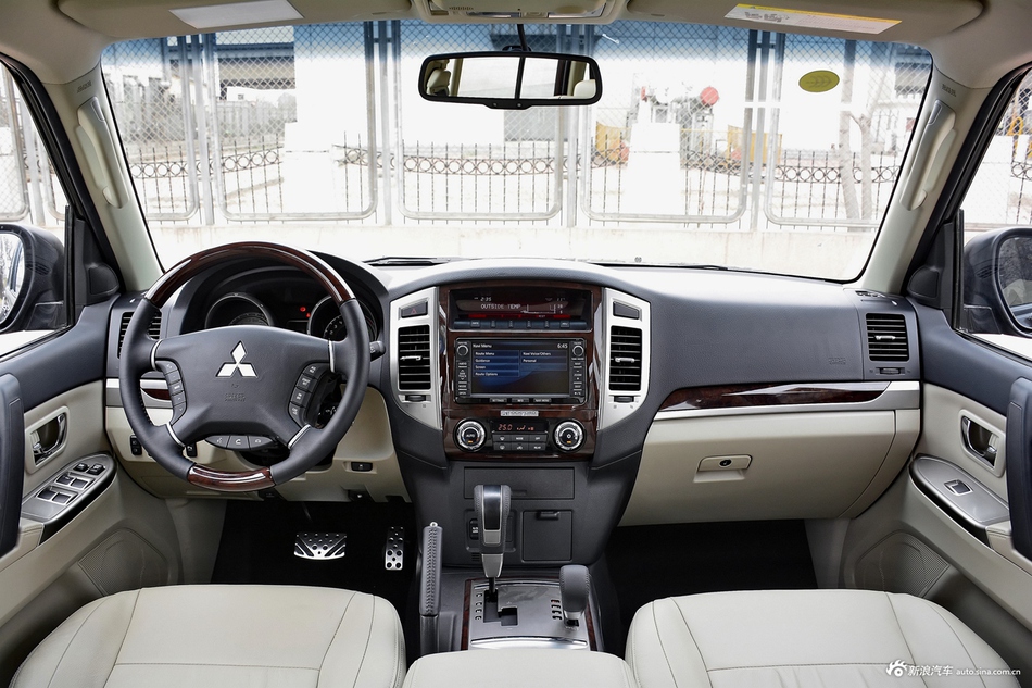 2016款帕杰罗V97 3.8L V6 GLS中东版