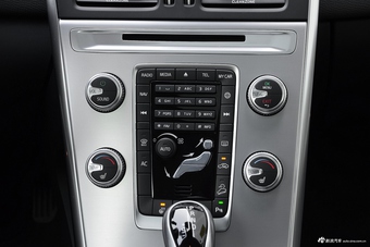 2017款沃尔沃XC60 2.0T自动T5 AWD智远升级版