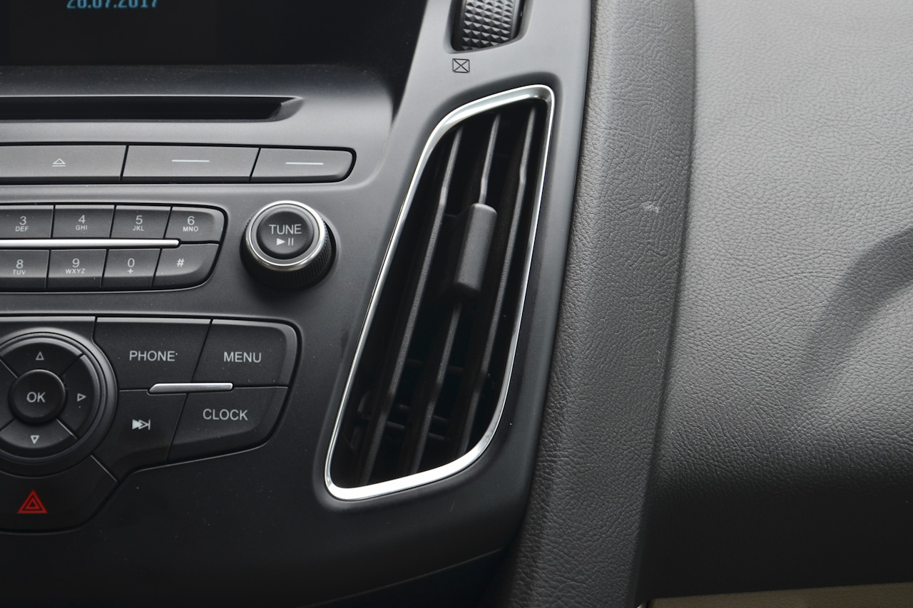 2017款福克斯两厢1.0T手动超能风尚型智行版EcoBoost 125