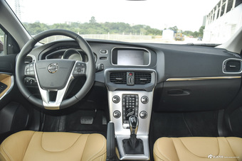 2017款沃尔沃V40 1.5T自动T3 智雅版