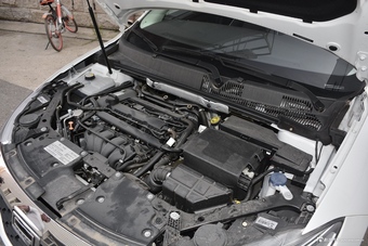 2017款观致3三厢1.6L自动致悦型