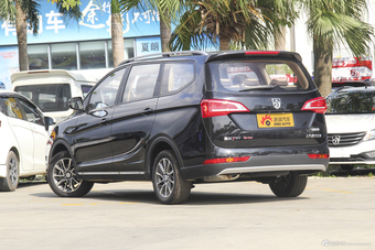 2017款宝骏730 1.5T手动时尚型7座