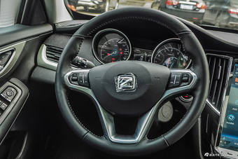 2016款众泰SR7 1.5T自动魔方之心版