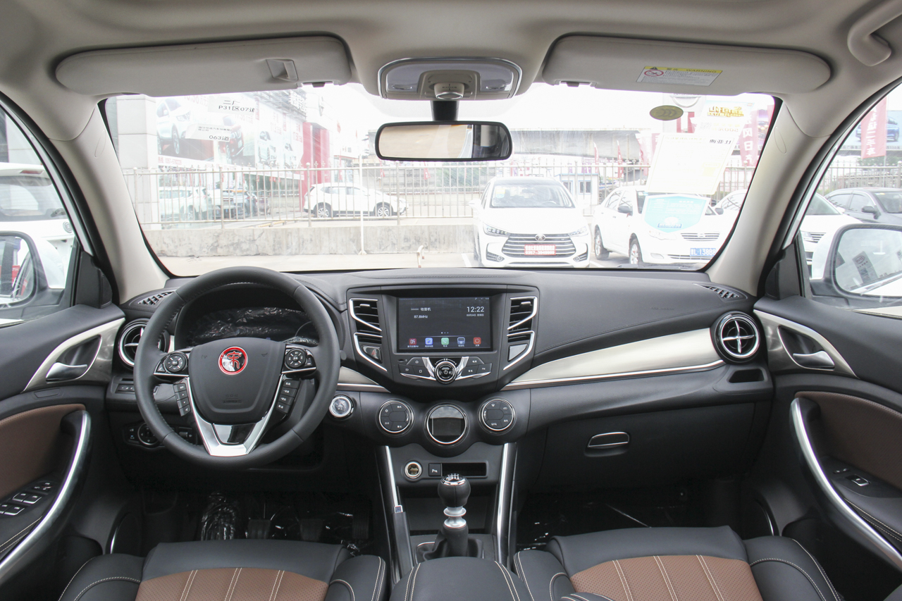 2018款比亚迪宋1.5TID手动智联尊享型