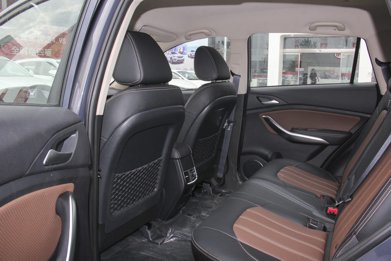 2019款比亚迪宋1.5TI手动智联越动型