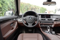 2017款宝马5系2.0T自动528Li 领先型