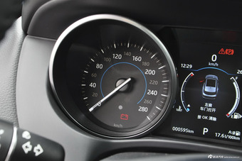 2018款捷豹F-PACE 2.0T自动四驱都市尊享版