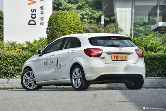 2017款奔驰A级 A200 1.6T自动动感型