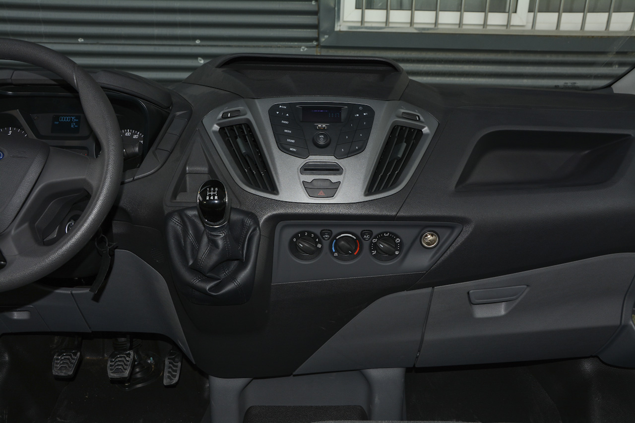 2017款新全顺 2.0T自动汽油多功能商用车短轴低顶