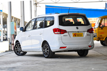 2016款风行S500 1.6L手动尊享型 珍珠白