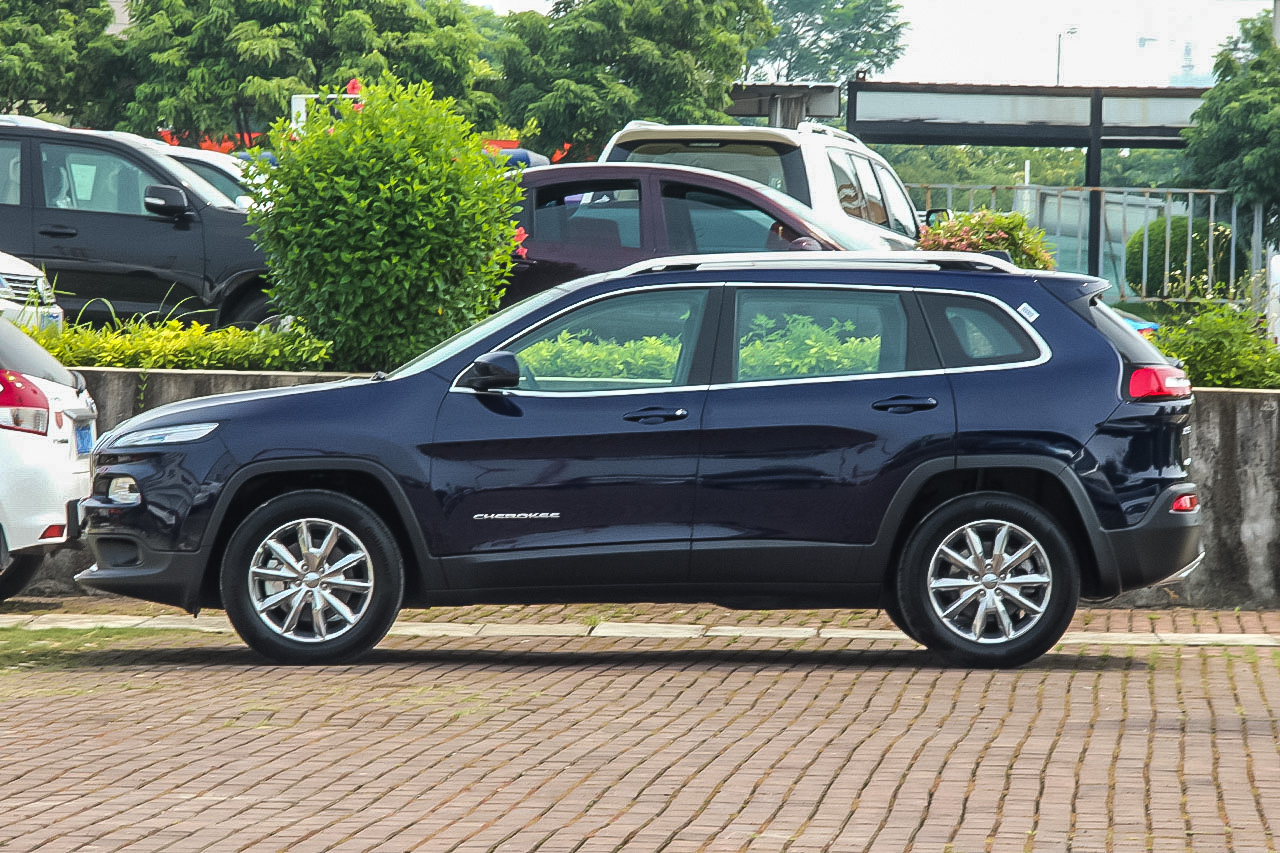 2016款自由光2.4L自动75周年致敬版