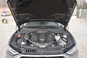 2018款奥迪A8L 3.0T自动55 TFSI quattro尊贵型