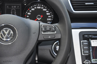 2016款迈腾1.8T自动TSI智享豪华型 幻影黑