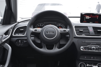 2018款奥迪Q3 30周年年型 30 TFSI风尚型