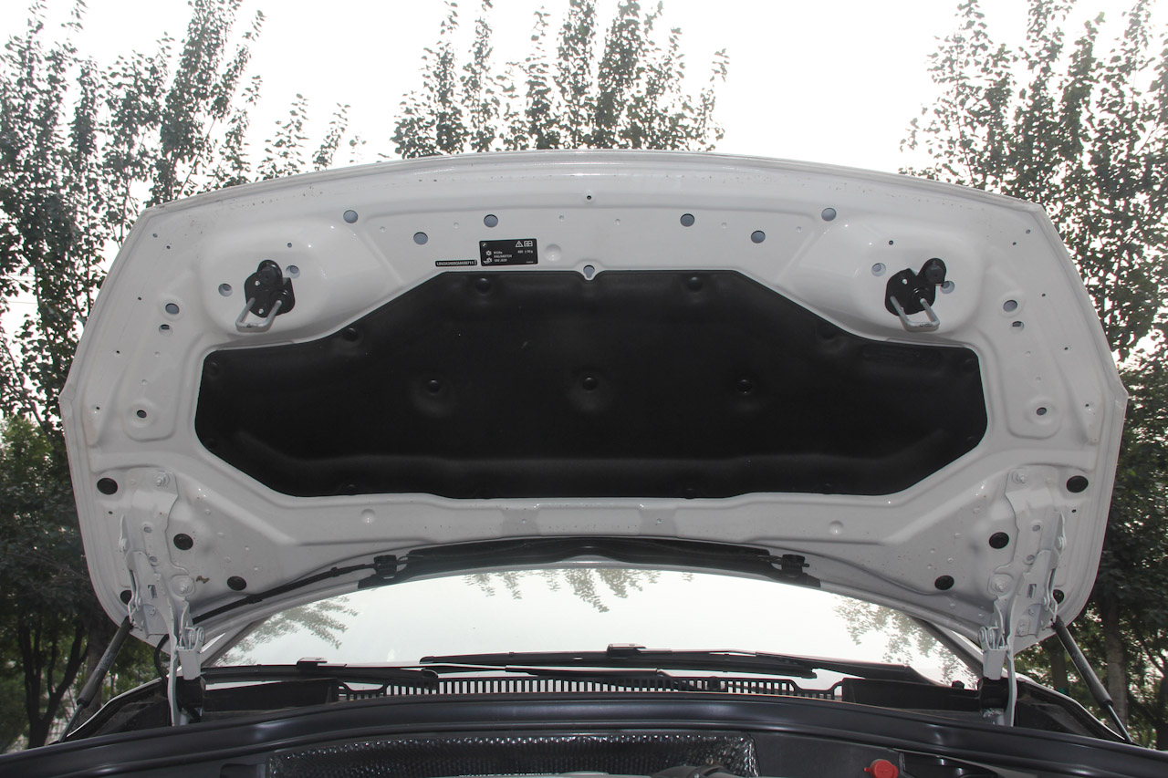 2016款宝马2系旅行车218i 1.5T自动运动设计套装