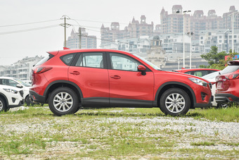 2015款马自达CX-5 2.0L自动两驱都市型 魂动红