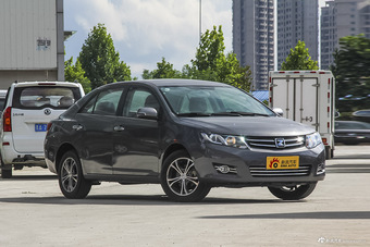 2014款众泰Z300 1.5L手动豪华型