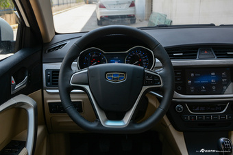 2017款吉利帝豪1.5L手动三厢百万款向上版