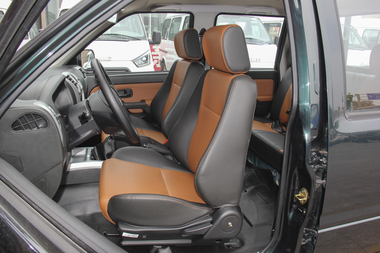 2018款宝典2.9T手动新超值柴油两驱豪华型标准货箱JX4D30B5L