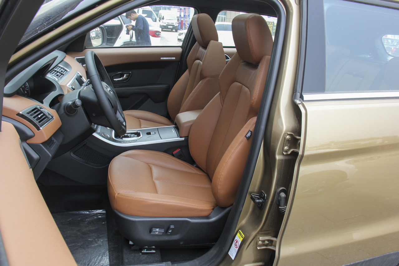 2018款陆风X7劲越 1.5T自动全景尊贵型