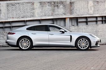 2017款保时捷Panamera 4S 2.9T自动