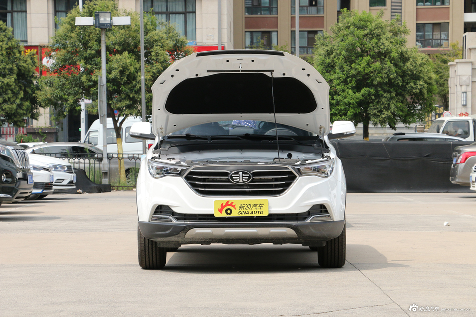 2018款奔腾X40网红版 1.6L手动互联智酷型