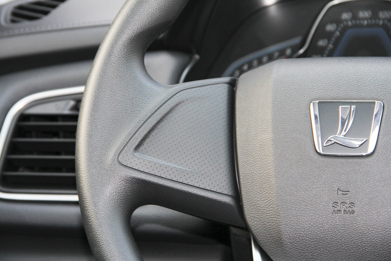 2016款锐3 1.6L手动尊享型天窗版