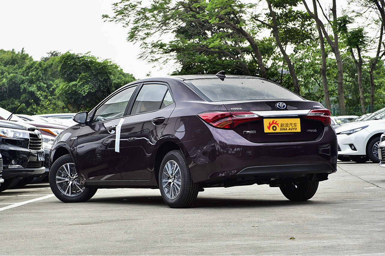 2016款雷凌双擎1.8L自动精英天窗版