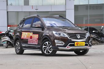 2016款 宝骏560 1.8L手动豪华型 大地棕