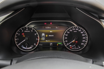 2017款楼兰2.5L自动S/C XE HEV混动四驱尊尚版