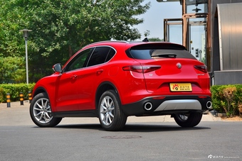 2017款Stelvio 2.0T 200HP自动豪华版