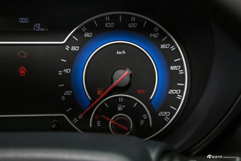 2016款海马V70 2.0L手动适·畅型 6座