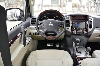2016款帕杰罗V97 3.8L V6 GLS中东版