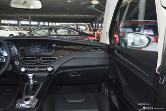 2018款君马S70 1.5T手动标准型