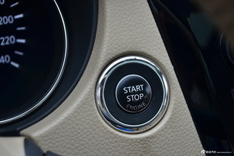 2014款奇骏2.5L自动XV NAVI四驱至尊版