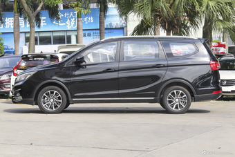 2017款宝骏730 1.5T手动时尚型7座