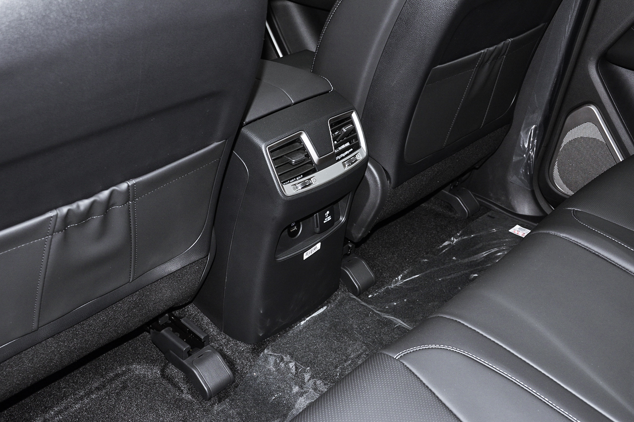 实拍新一代雷斯特 20万级带大梁的硬派越野