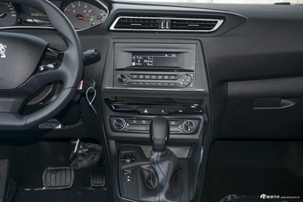 2016款标致308 1.6L自动时尚版